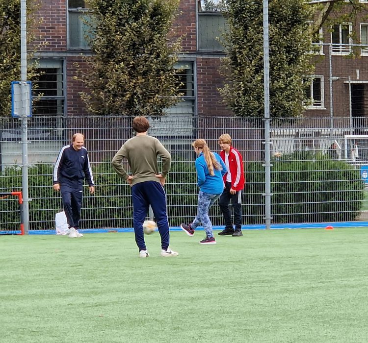 Kinderen van FC-Zuid op het veld