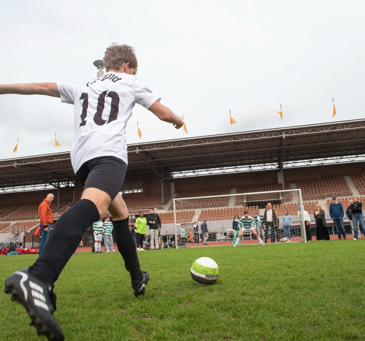 Kinderen van FC-Zuid op het veld